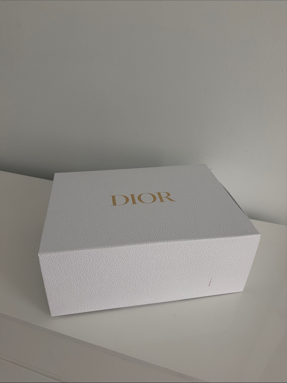 Dior White Box with Gold Logo - Picture 2 of 4